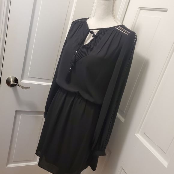 EC White House Black Market Black blouson Dress Size 2, Cutouts - Picture 3 of 11